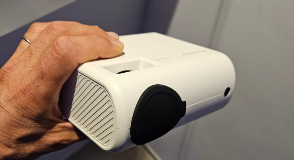 Recensioni Einyoumily Mini Portable Video Projector 4k